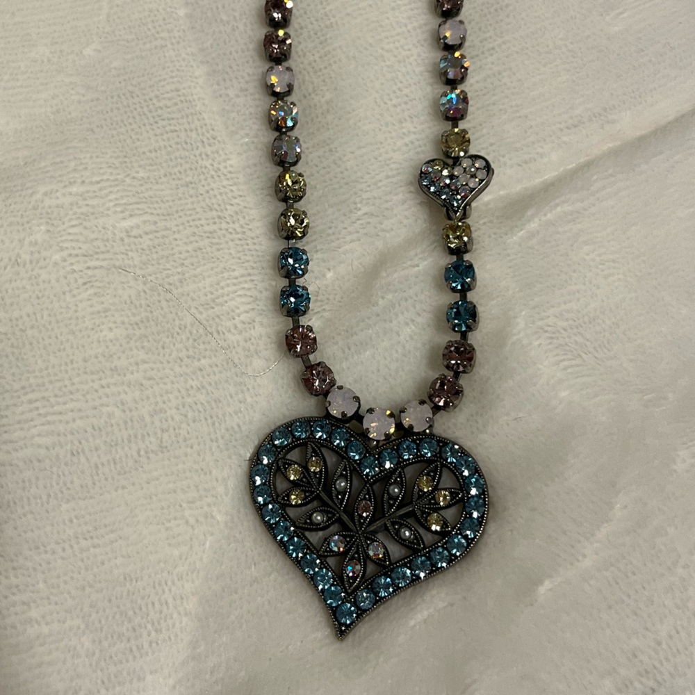 Mariana heart necklace